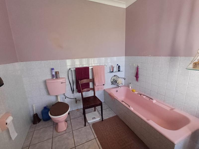 5 Bedroom Property for Sale in Parys Free State